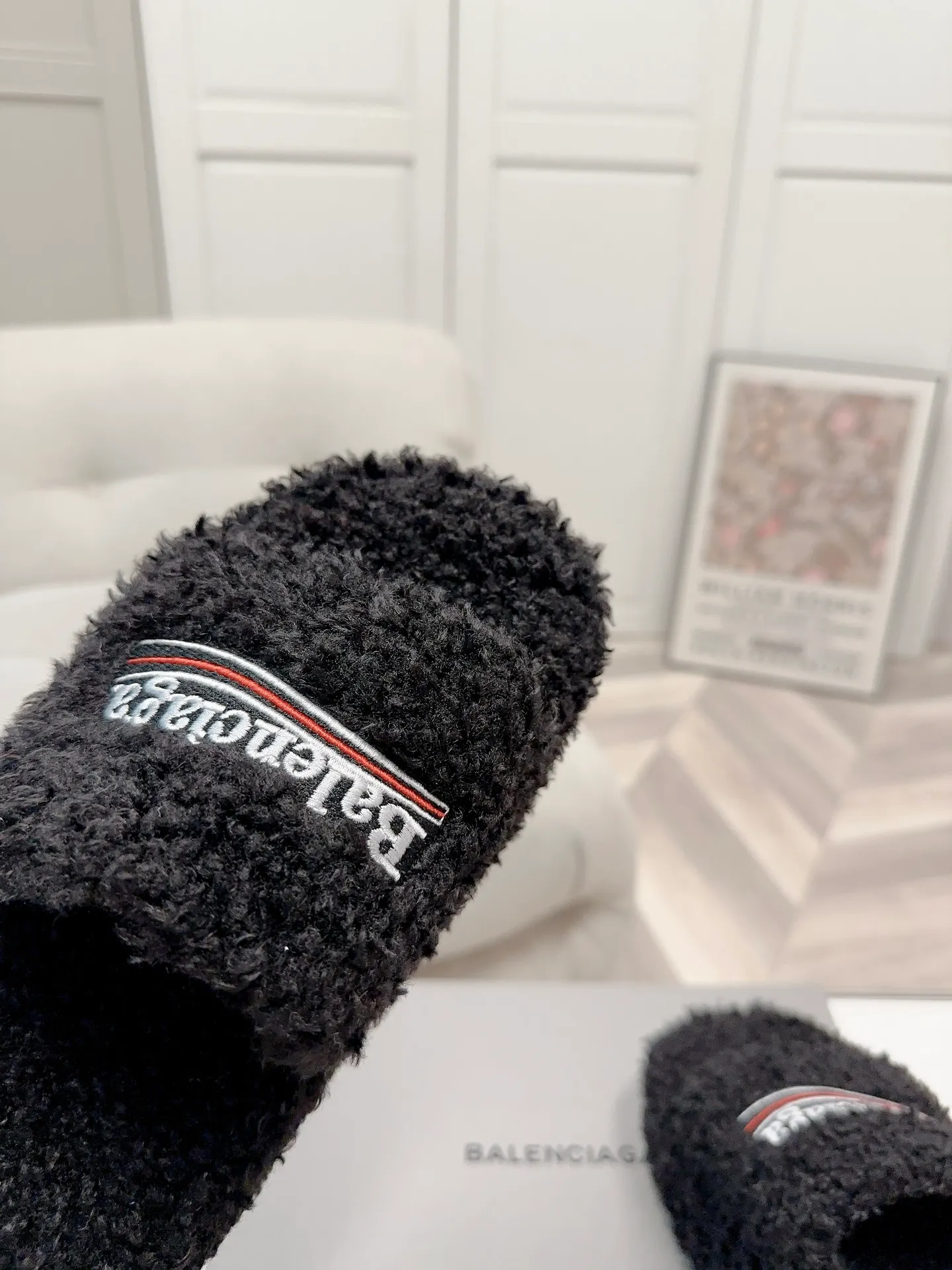 👟👟Ex-factory price 480👟👟Thick-soled Balenciaga autumn and winter trendy wool slippers💕cx upper letter pattern, electric embroidery logo embroidery technology! Full of high-end feel! Especially beautiful on the feet 🦶 🐑Material: wool (very soft and comfortable) 🐑Sole: Original non-slip and wear-resistant outsole 🐑Number/size: Women's 35-41